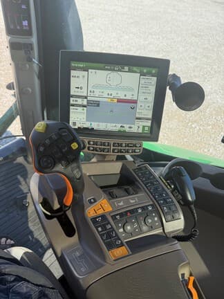 Image of John Deere R4045 equipment image 4