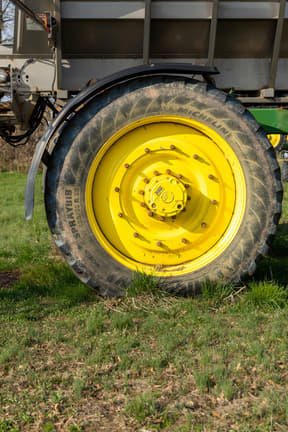 Image of John Deere R4045 equipment image 4