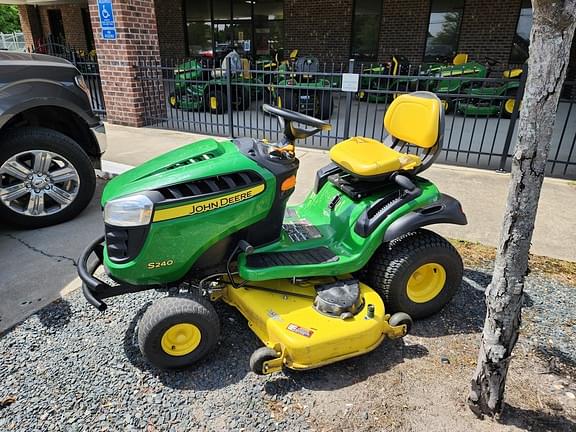 Image of John Deere S240 equipment image 1