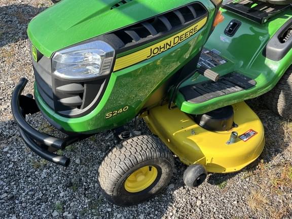 Image of John Deere S240 equipment image 1