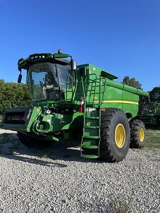Image of John Deere S680 equipment image 1