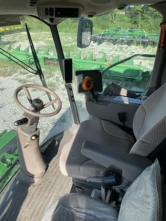 Image of John Deere S680 equipment image 3