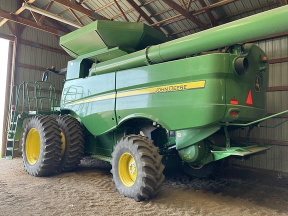Image of John Deere S760 equipment image 1