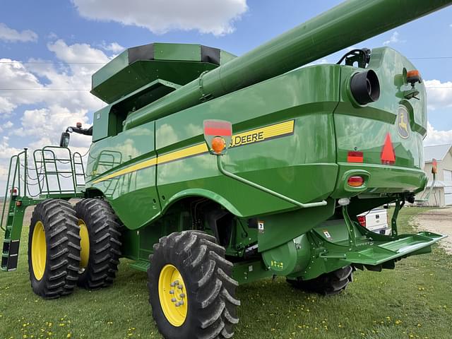 Image of John Deere S760 equipment image 1