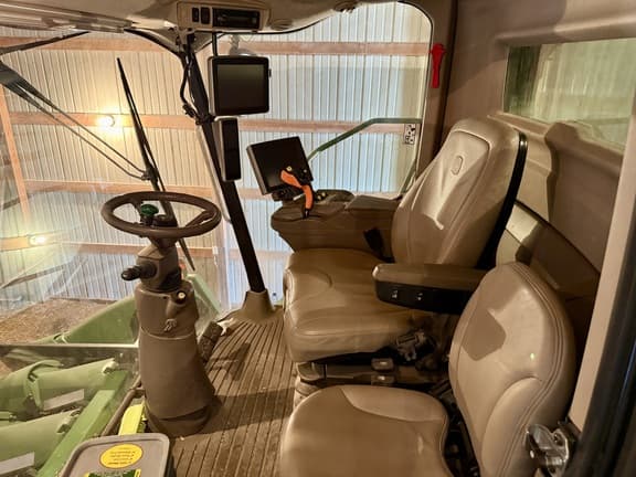 Image of John Deere S760 equipment image 4