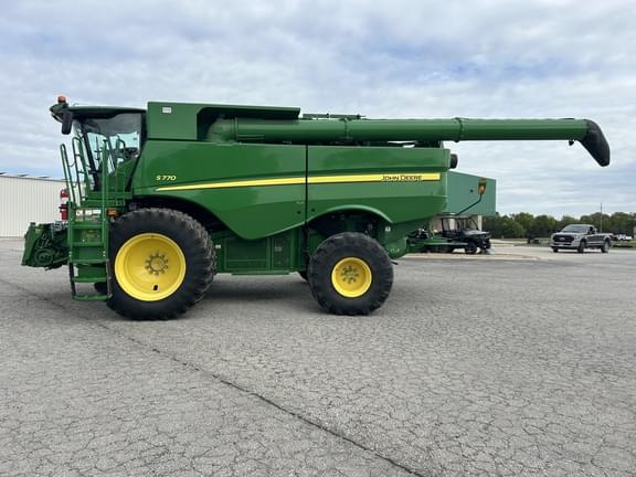 Image of John Deere S770 equipment image 1