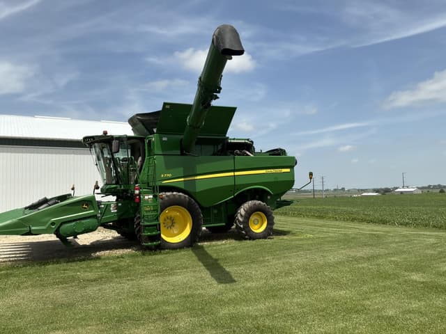 Image of John Deere S770 equipment image 1