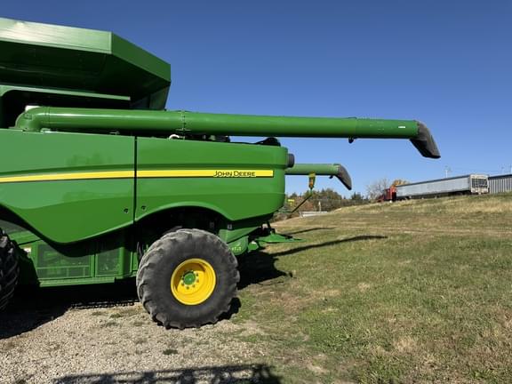 Image of John Deere S770 equipment image 2