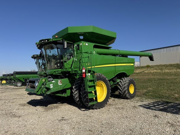 2018 John Deere S770 Equipment Image0