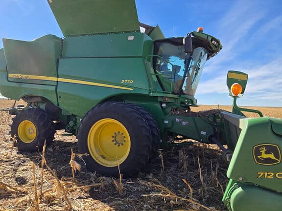 Image of John Deere S770 equipment image 1