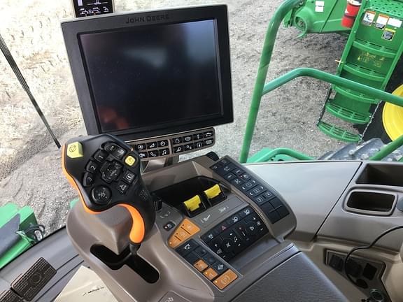 Image of John Deere S770 equipment image 4