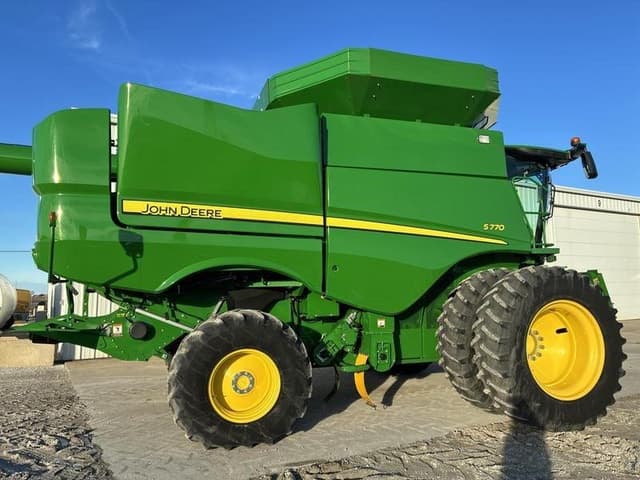 Image of John Deere S770 equipment image 1