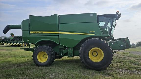 Image of John Deere S770 equipment image 2