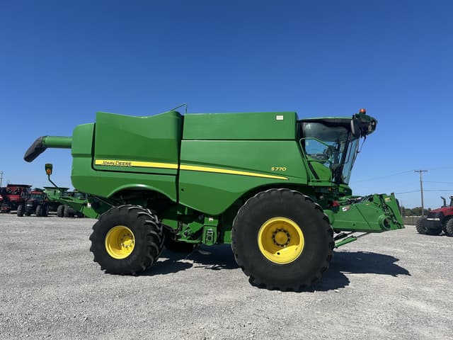 Image of John Deere S770 equipment image 1