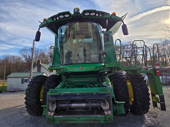 Image of John Deere S770 equipment image 1