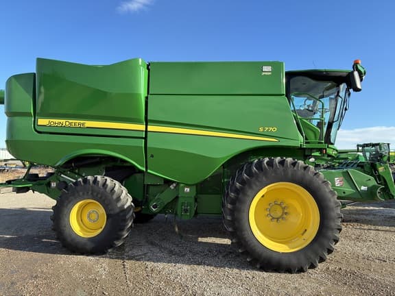 Image of John Deere S770 equipment image 1