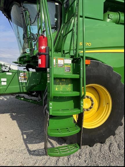 Image of John Deere S770 equipment image 4