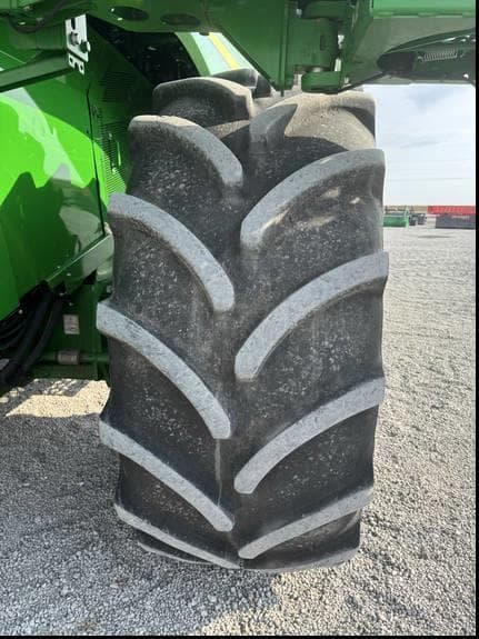 Image of John Deere S770 equipment image 1