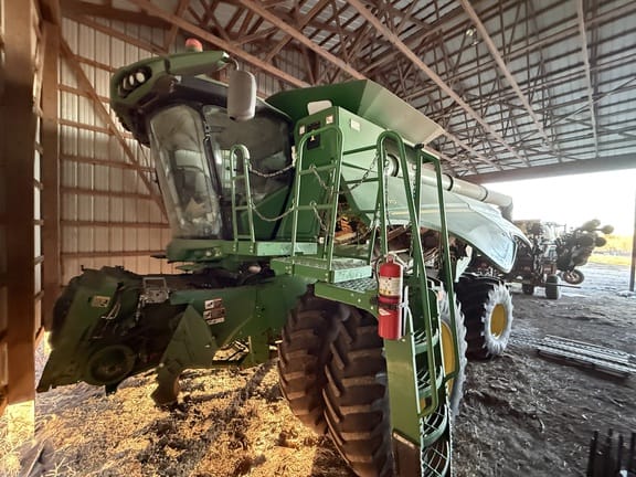 2018 John Deere S770 Equipment Image0