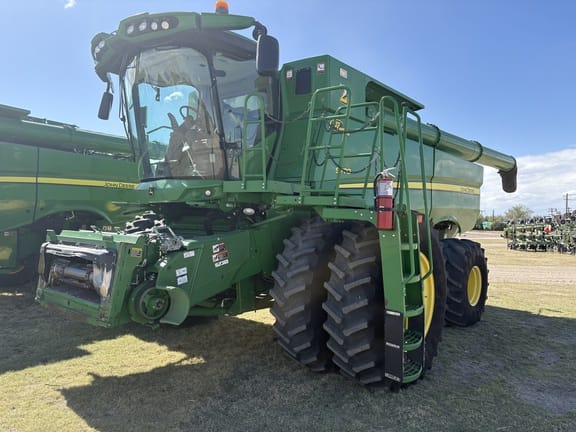 2018 John Deere S770 Equipment Image0