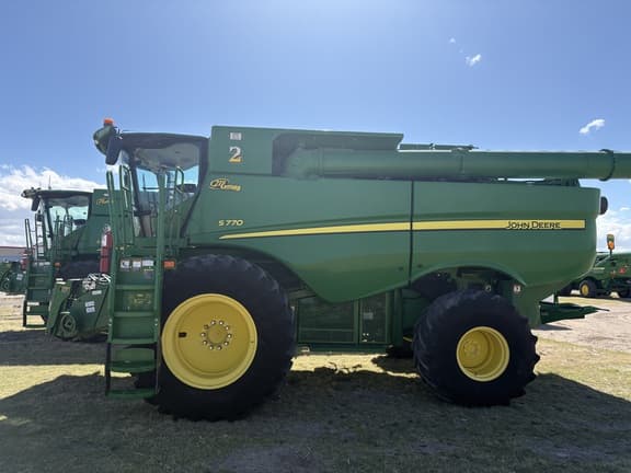 Image of John Deere S770 equipment image 1