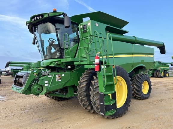 Image of John Deere S770 equipment image 2
