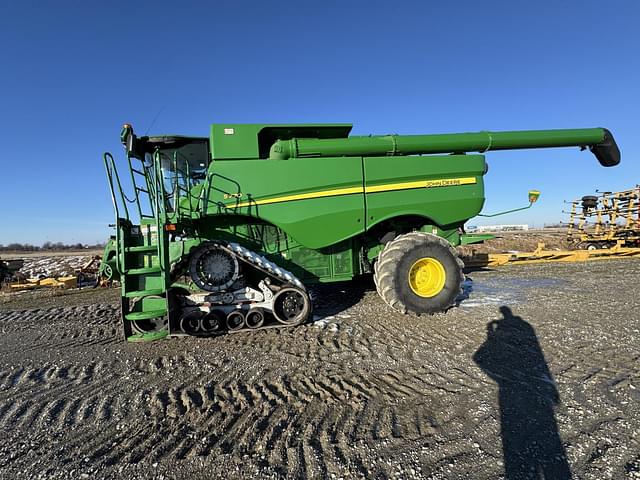 Image of John Deere S770 equipment image 2