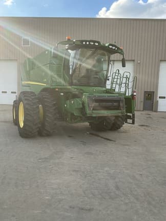 Image of John Deere S770 equipment image 4