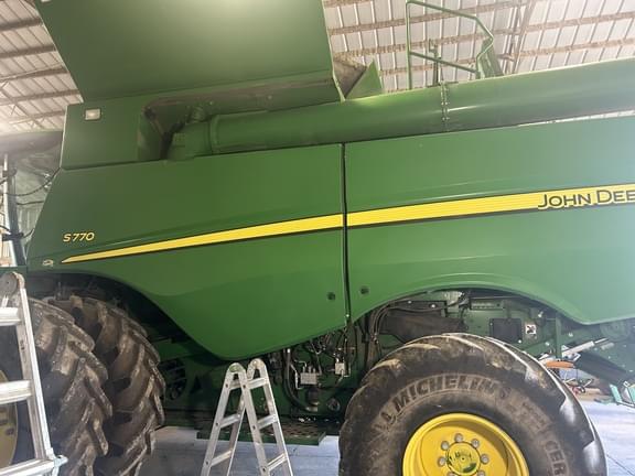 Image of John Deere S770 equipment image 2