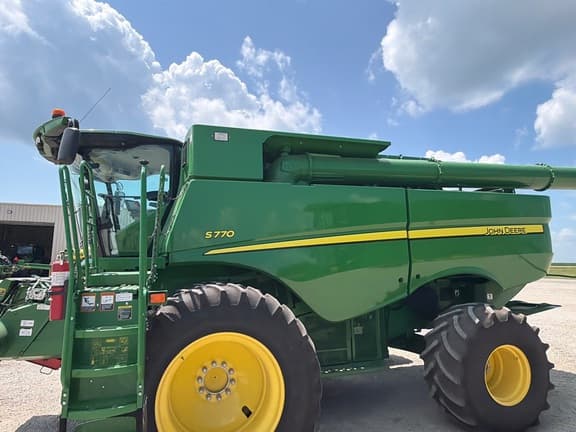 Image of John Deere S770 equipment image 1
