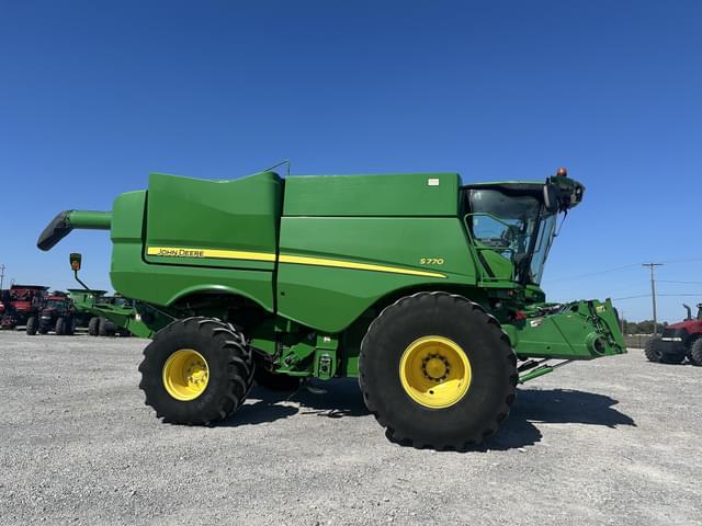 Image of John Deere S770 equipment image 1