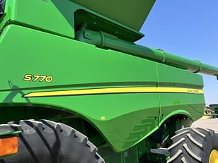 Main image John Deere S770 28