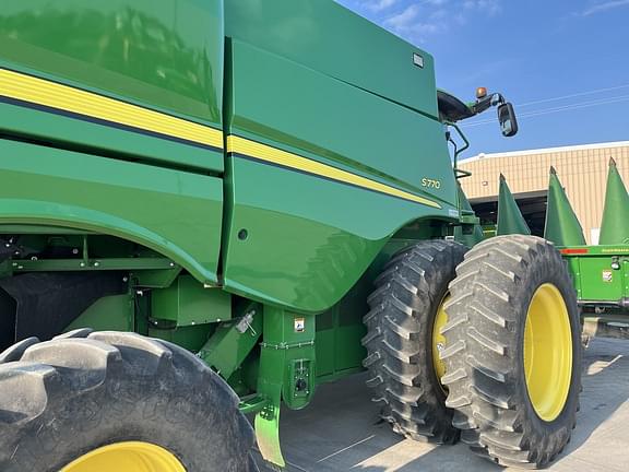 Image of John Deere S770 equipment image 1