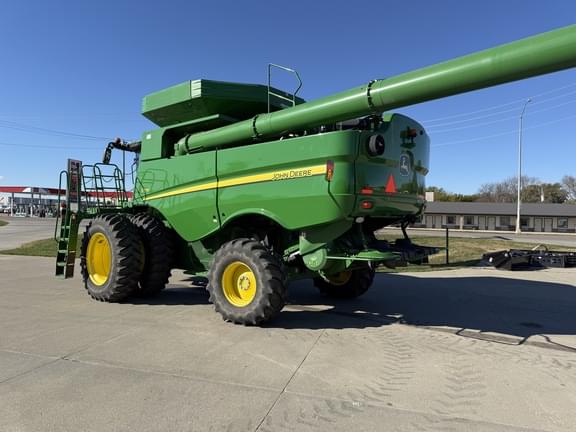 Image of John Deere S770 equipment image 3
