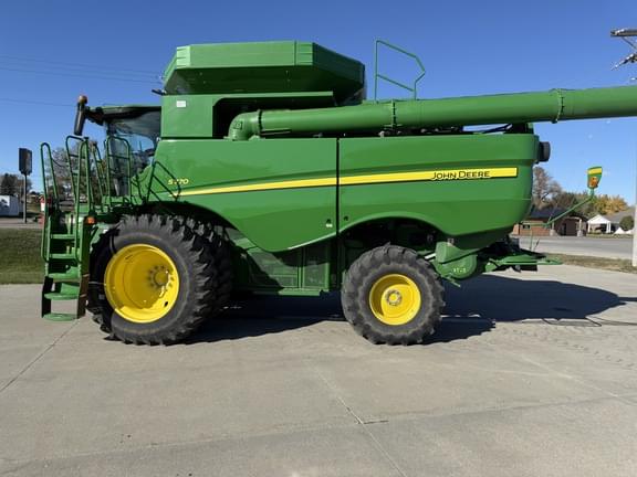Image of John Deere S770 equipment image 2