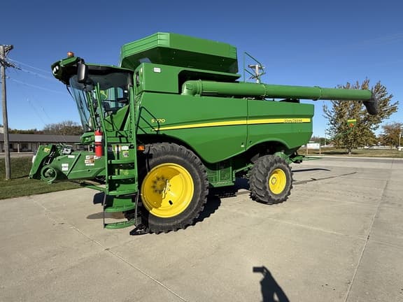 Image of John Deere S770 equipment image 1