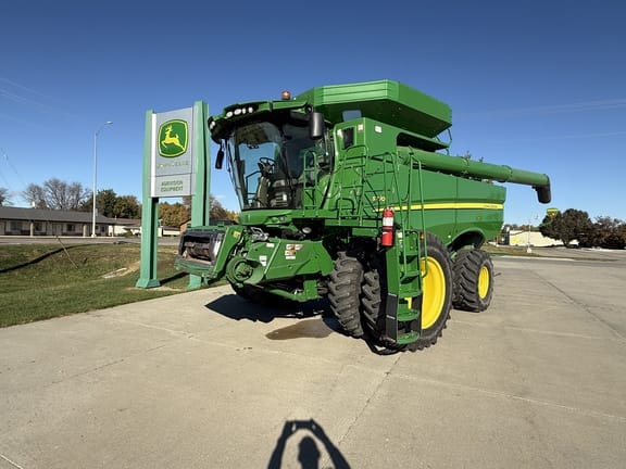 2018 John Deere S770 Equipment Image0
