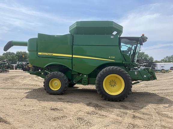 Image of John Deere S770 equipment image 1