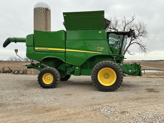 Image of John Deere S770 equipment image 1