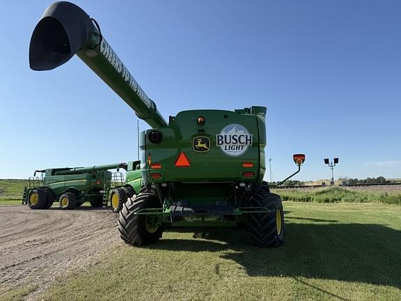 Image of John Deere S780 equipment image 2