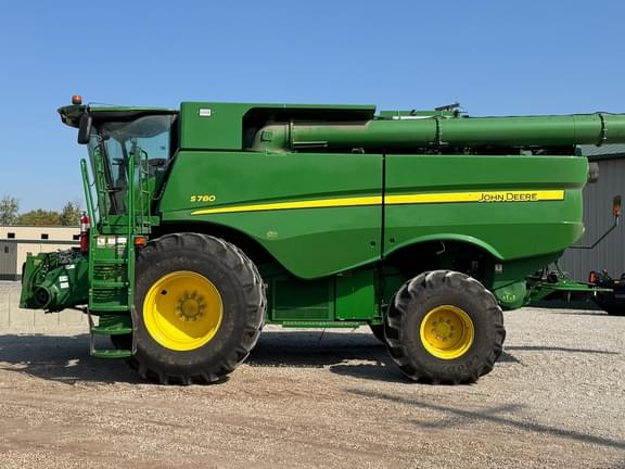 Image of John Deere S780 equipment image 1