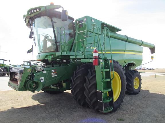 Image of John Deere S780 Primary image