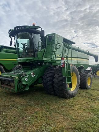 Image of John Deere S780 equipment image 1