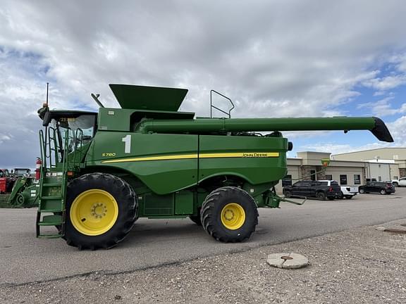 Image of John Deere S780 equipment image 1