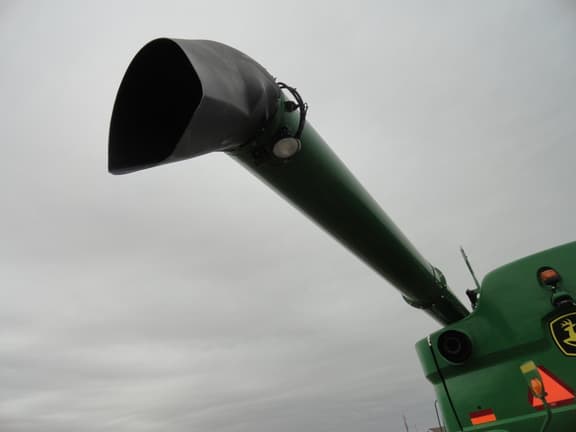 Image of John Deere S780 equipment image 4