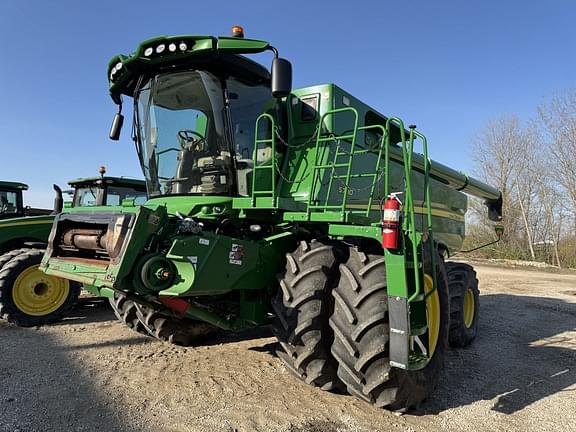 Image of John Deere S780 equipment image 1