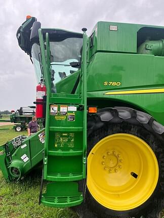 Image of John Deere S780 equipment image 4