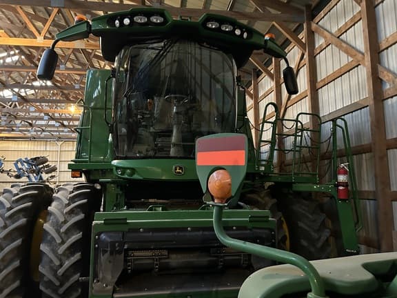 Image of John Deere S780 equipment image 4