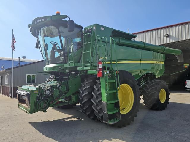 Image of John Deere S780 equipment image 1