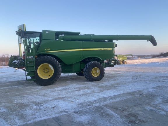 2018 John Deere S780 Equipment Image0